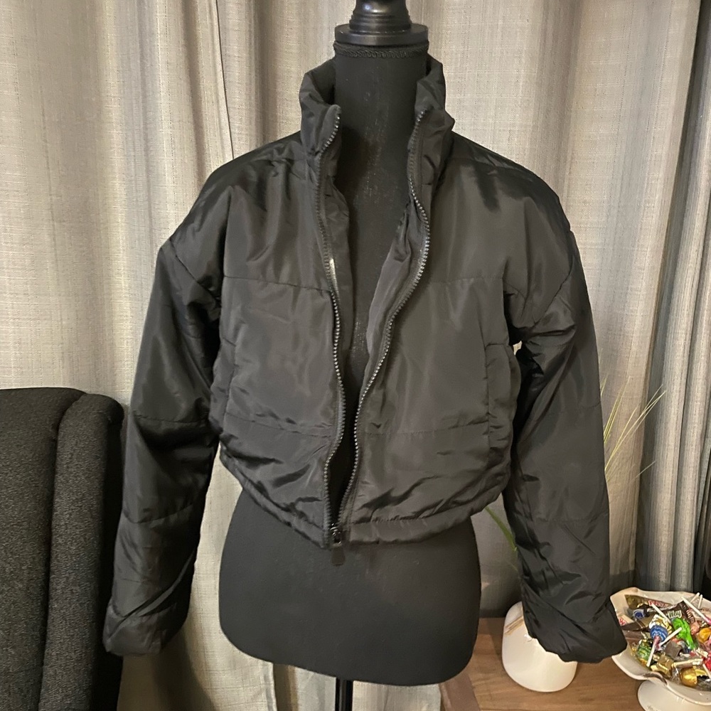 Trendy Story On Los Angeles Brand Cropped Puffer Jacket - Size Small
